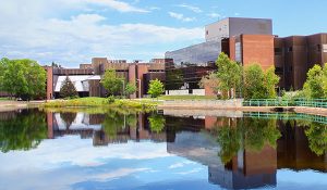 https://cdn.hellostudy.com.tw/wp-content/uploads/2026/03/21142844/Nipissing-University-pond_front-hello-study-300x175.jpg